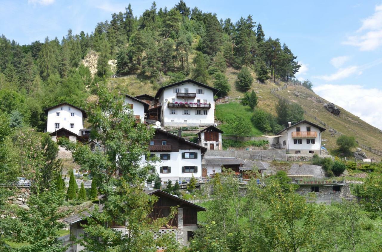 Stilfser Haeuschen Mit Blick Auf Koenig Ortler Villa Luaran gambar